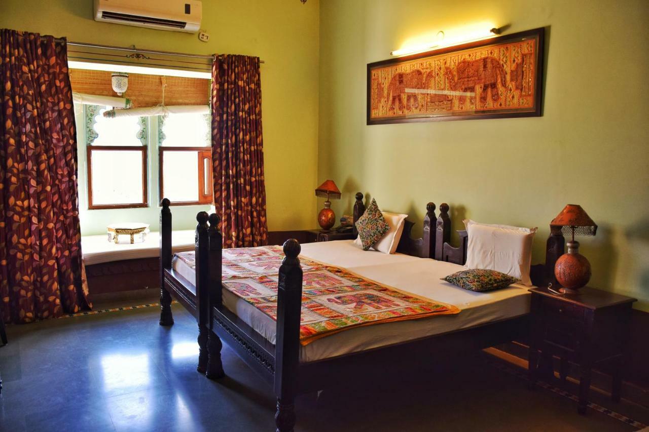 Hotel Kurabar Kothi Udaipur Exterior photo