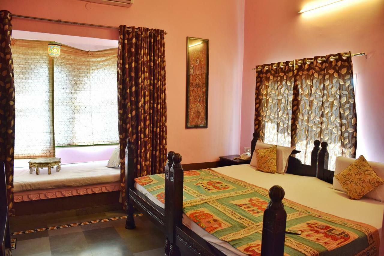 Hotel Kurabar Kothi Udaipur Exterior photo